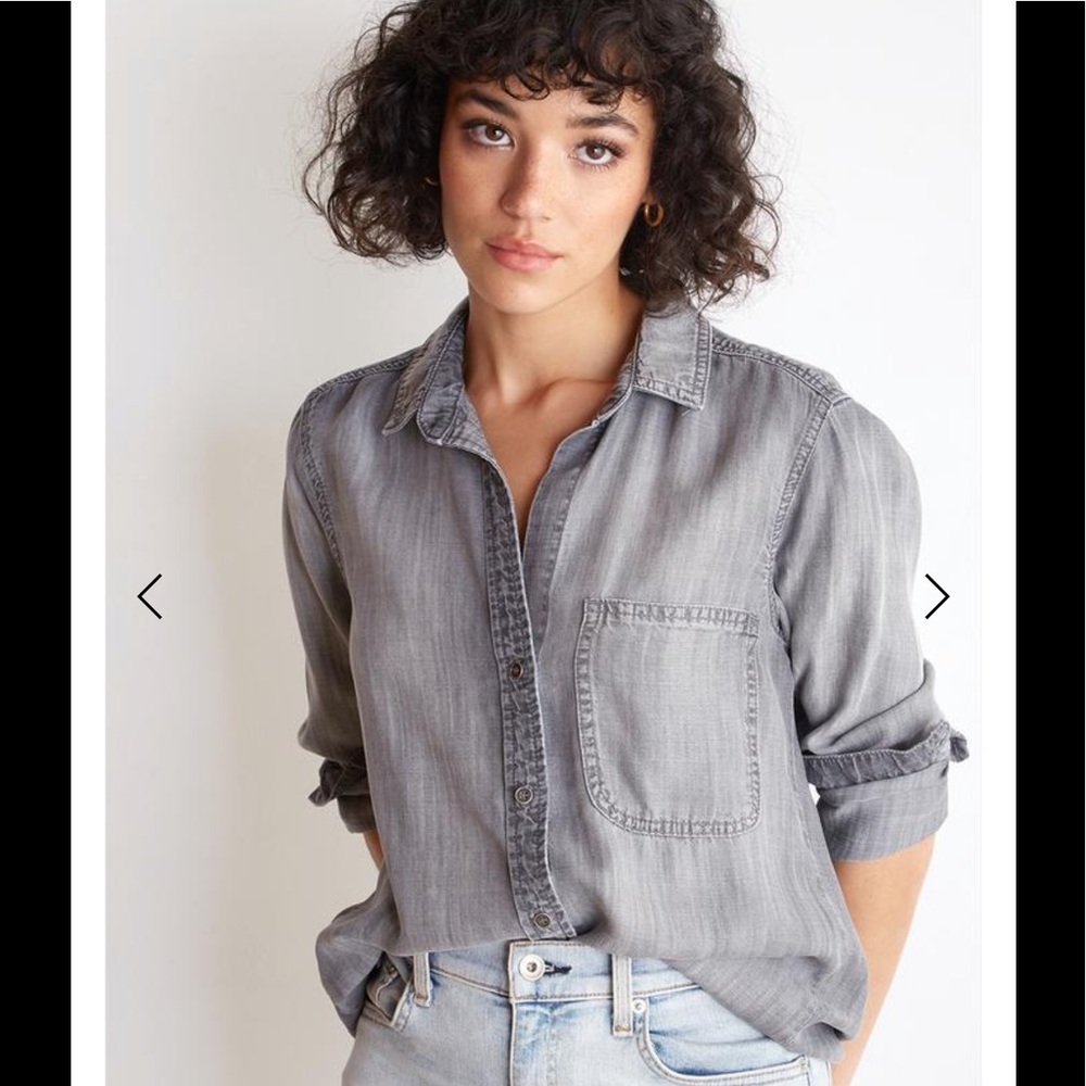 Size XS Bella Dahl gray frayed hem button down